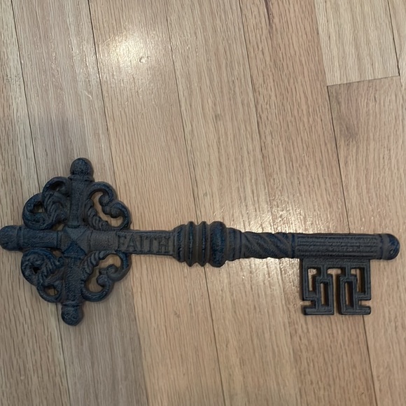 Faith signs all in good condition. - Picture 4 of 7